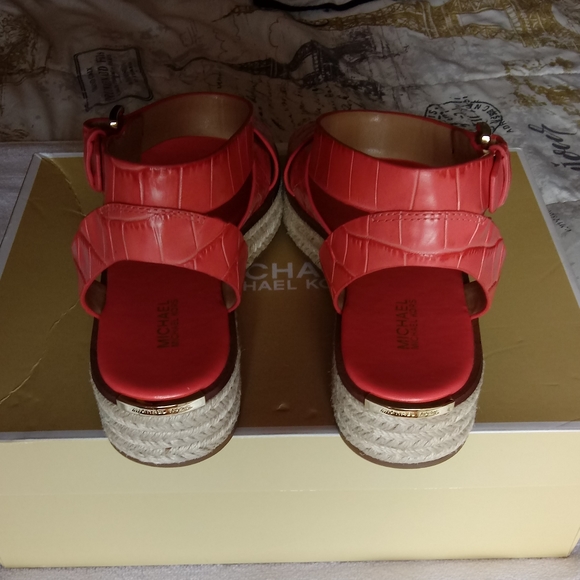 "New' Michael Kors Abbott Sandals - Picture 7 of 16